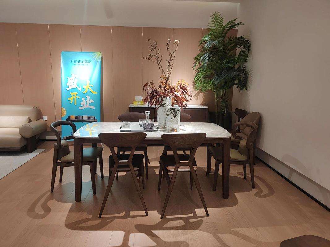 因市场拆迁现场地所有产品全部工厂价出货,高端品牌决不忽悠.